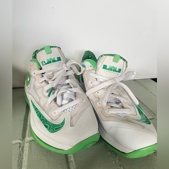Size 6.5Y Nike Max LeBron 11 Low Easter Green and White - Picture 4 of 7